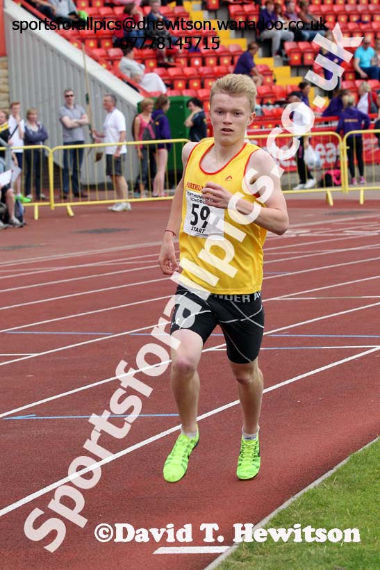 Boys 800 metres, Northern Inter-County Schools, Gateshead International Stadum. Photo: David T. Hewitson/Sports for All Pics